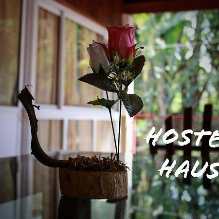 Hostel Haus Пуерто Игуасу Екстериор снимка
