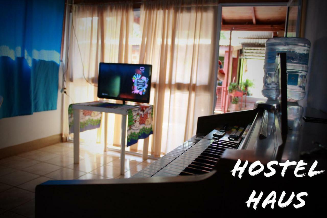 Hostel Haus Пуерто Игуасу Екстериор снимка