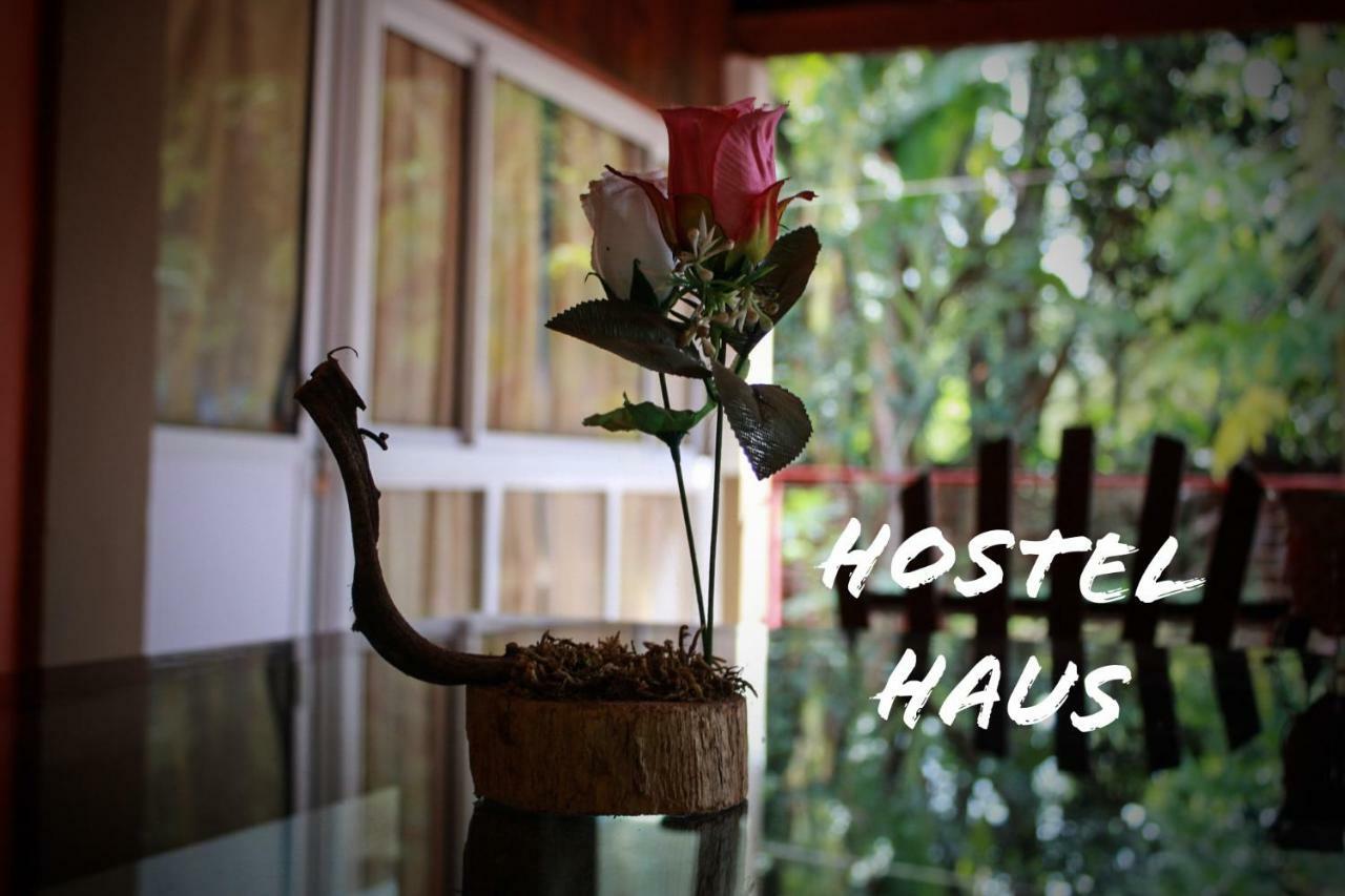 Hostel Haus Пуерто Игуасу Екстериор снимка